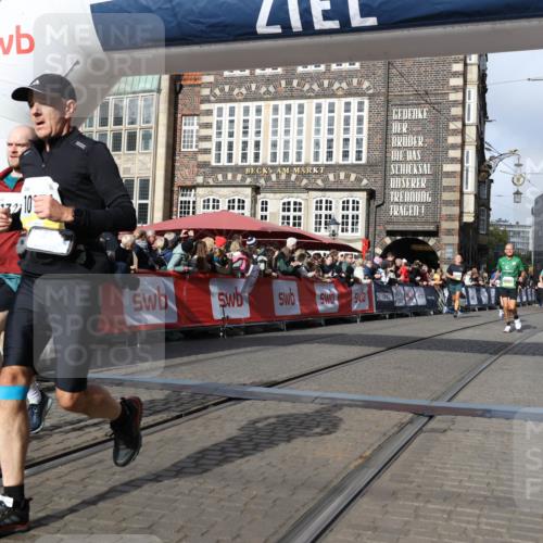 05.10.2025 - 20. swb-Marathon Bremen Yannick Fuchs http://msf.ph/oto/9254057 05.10.2025 10:54:46 Ziel 9367, 10174, 10178, 10296, 10768, 11045, 11089, 11321, 11694 meine-sportfotos.de