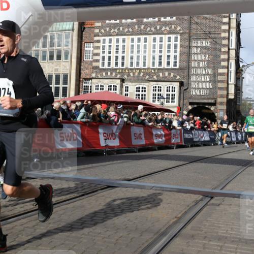 05.10.2025 - 20. swb-Marathon Bremen Yannick Fuchs http://msf.ph/oto/9254066 05.10.2025 10:54:46 Ziel 9367, 10174, 10178, 10296, 10768, 11045, 11089, 11321, 11694 meine-sportfotos.de
