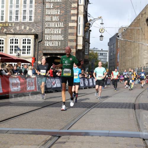 05.10.2025 - 20. swb-Marathon Bremen Yannick Fuchs http://msf.ph/oto/9254083 05.10.2025 10:54:49 Ziel 9282, 9295, 9591, 10007, 10174, 11321, 11694 meine-sportfotos.de