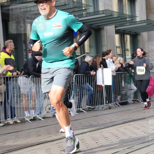 05.10.2025 - 20. swb-Marathon Bremen Strokosch-Dieckow http://msf.ph/oto/9254086 05.10.2025 10:56:10 Ziel 8118, 9424, 9547, 9783, 9790, 9886, 9932, 10005, 10008, 10028, 10042, 10179, 10191, 10196, 10387, 10424, 10546, 10590, 10644, 10648, 10683, 10971, 11100, 11253, 11260, 11475, 11554, 11571, 11662, 11691, 11723, 8118, 9424, 9547, 9783, 9790, 9886, 9932, 10005, 10008, 10028, 10042, 10179, 10191, 10196, 10387, 10424, 10546, 10590, 10644, 10648, 10683, 10971, 11100, 11253, 11260, 11475, 11554, 11571, 11662, 11691 meine-sportfotos.de