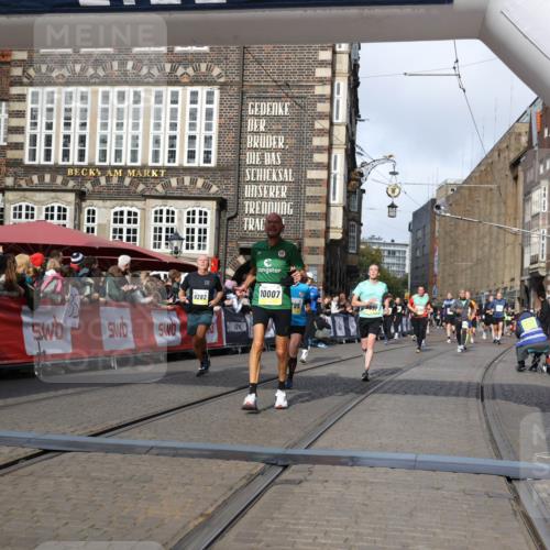05.10.2025 - 20. swb-Marathon Bremen Yannick Fuchs http://msf.ph/oto/9254134 05.10.2025 10:54:49 Ziel 9282, 9295, 9591, 10007, 10174, 11321, 11694 meine-sportfotos.de