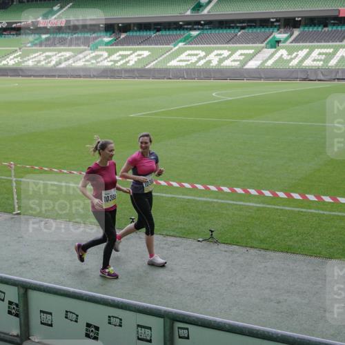 05.10.2025 - 20. swb-Marathon Bremen Michael Burmester http://msf.ph/oto/9254138 05.10.2025 10:42:37 Laufen im Stadion 7069, 8225, 8865, 9212, 9276, 9288, 9410, 9476, 9481, 9519, 9557, 9648, 9664, 9680, 9734, 9798, 9815, 9826, 9945, 9972, 9999, 10031, 10074, 10082, 10087, 10239, 10245, 10248, 10264, 10365, 10366, 10396, 10412, 10415, 10417, 10463, 10499, 10684, 10824, 10860, 10861, 10943, 11030, 11056, 11073, 11097, 11112, 11126, 11142, 11170, 11172, 11206, 11395, 11584, 11634, 8533, 9632, 9836, 9837, 9982, 10125, 10148, 10214, 10333, 10706, 10937, 10998 meine-sportfotos.de