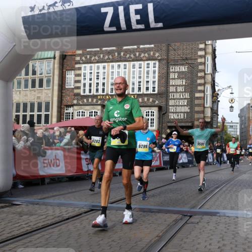 05.10.2025 - 20. swb-Marathon Bremen Yannick Fuchs http://msf.ph/oto/9254270 05.10.2025 10:54:51 Ziel 8326, 9282, 9295, 9591, 9754, 9776, 10007, 10174, 11321, 11694 meine-sportfotos.de