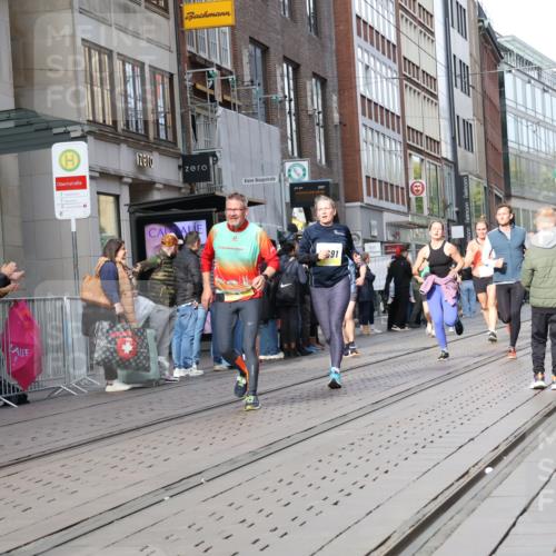05.10.2025 - 20. swb-Marathon Bremen Strokosch-Dieckow http://msf.ph/oto/9254271 05.10.2025 10:56:17 Ziel 8118, 9188, 9266, 9424, 9547, 9783, 9790, 9886, 9932, 10005, 10008, 10042, 10059, 10145, 10179, 10387, 10546, 10644, 10648, 10683, 10845, 10971, 11100, 11253, 11260, 11426, 11475, 11571, 11675, 11691, 11723, 11734, 8118, 9188, 9266, 9424, 9547, 9783, 9790, 9886, 9932, 10005, 10008, 10042, 10059, 10145, 10179, 10387, 10546, 10644, 10648, 10683, 10845, 10971, 11100, 11253, 11260, 11426, 11475, 11571, 11675, 11691, 11734 meine-sportfotos.de