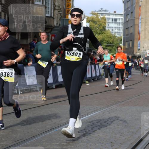05.10.2025 - 20. swb-Marathon Bremen Strokosch-Dieckow http://msf.ph/oto/9254296 05.10.2025 11:02:11 Ziel 9363, 10130, 10508, 11014, 11340, 11454, 11646 meine-sportfotos.de