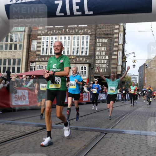05.10.2025 - 20. swb-Marathon Bremen Yannick Fuchs http://msf.ph/oto/9254298 05.10.2025 10:54:51 Ziel 8326, 9282, 9295, 9591, 9754, 9776, 10007, 10174, 11321, 11694 meine-sportfotos.de