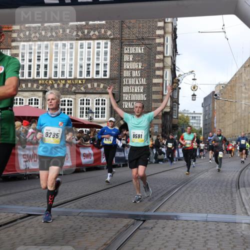 05.10.2025 - 20. swb-Marathon Bremen Yannick Fuchs http://msf.ph/oto/9254323 05.10.2025 10:54:51 Ziel 8326, 9282, 9295, 9591, 9754, 9776, 10007, 10174, 11321, 11694 meine-sportfotos.de