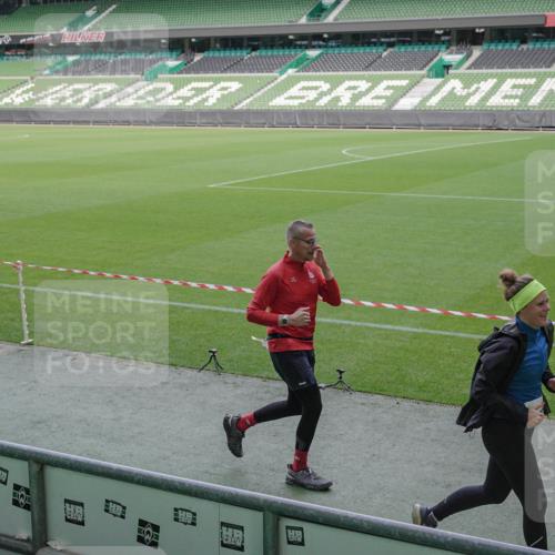 05.10.2025 - 20. swb-Marathon Bremen Michael Burmester http://msf.ph/oto/9254386 05.10.2025 10:42:47 Laufen im Stadion 8225, 8865, 9185, 9212, 9276, 9288, 9410, 9476, 9481, 9493, 9519, 9526, 9557, 9648, 9664, 9675, 9680, 9726, 9734, 9736, 9760, 9784, 9798, 9806, 9815, 9822, 9823, 9826, 9861, 9912, 9945, 9972, 9999, 10031, 10074, 10082, 10087, 10146, 10239, 10245, 10264, 10316, 10365, 10366, 10396, 10412, 10415, 10417, 10463, 10684, 10824, 10860, 10861, 10943, 10962, 11030, 11073, 11083, 11112, 11126, 11142, 11157, 11170, 11172, 11206, 11215, 11240, 11395, 11634, 9836, 9837, 10333 meine-sportfotos.de