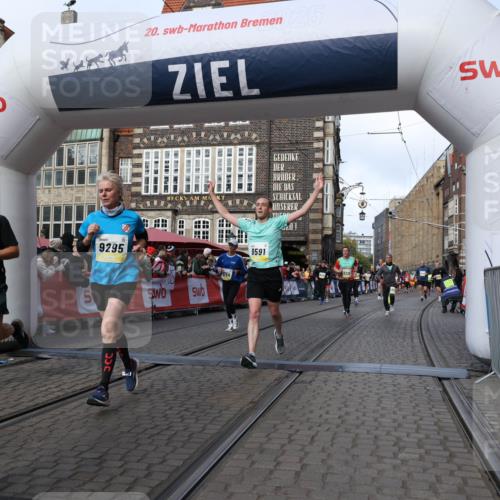 05.10.2025 - 20. swb-Marathon Bremen Yannick Fuchs http://msf.ph/oto/9254394 05.10.2025 10:54:52 Ziel 8326, 9282, 9295, 9591, 9754, 9776, 10007, 10174, 11276, 11321 meine-sportfotos.de