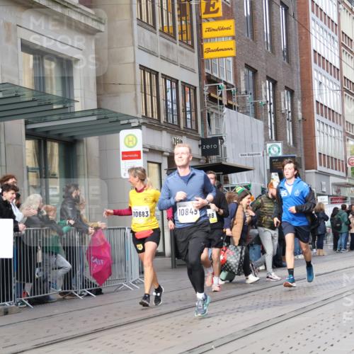 05.10.2025 - 20. swb-Marathon Bremen Strokosch-Dieckow http://msf.ph/oto/9254453 05.10.2025 10:56:27 Ziel 8118, 9188, 9266, 9547, 9669, 9886, 10008, 10042, 10059, 10105, 10145, 10397, 10644, 10683, 10845, 10867, 10924, 10971, 11168, 11260, 11274, 11426, 11475, 11675, 11691, 11734, 8118, 9188, 9266, 9547, 9669, 9886, 10008, 10042, 10059, 10105, 10145, 10397, 10644, 10683, 10845, 10867, 10924, 10971, 11168, 11260, 11274, 11426, 11475, 11675, 11691, 11734 meine-sportfotos.de