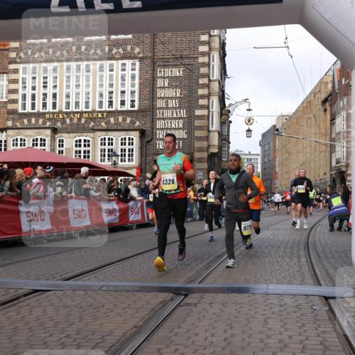 05.10.2025 - 20. swb-Marathon Bremen Yannick Fuchs http://msf.ph/oto/9254505 05.10.2025 10:54:54 Ziel 8326, 9282, 9295, 9436, 9591, 9754, 9776, 10007, 10232, 10233, 10487, 10770, 11163, 11276 meine-sportfotos.de