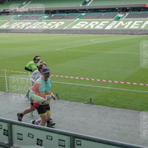 05.10.2025 - 20. swb-Marathon Bremen Michael Burmester http://msf.ph/oto/9254514 05.10.2025 10:42:53 Laufen im Stadion 8225, 9185, 9212, 9276, 9288, 9410, 9476, 9481, 9493, 9526, 9557, 9648, 9664, 9675, 9680, 9726, 9731, 9732, 9734, 9736, 9760, 9784, 9806, 9822, 9823, 9826, 9861, 9912, 9945, 9972, 9999, 10074, 10146, 10239, 10245, 10264, 10316, 10365, 10366, 10396, 10412, 10415, 10417, 10433, 10463, 10684, 10824, 10860, 10861, 10962, 10969, 11030, 11073, 11083, 11112, 11126, 11142, 11157, 11161, 11170, 11172, 11206, 11215, 11240, 11242, 11404, 9519 meine-sportfotos.de