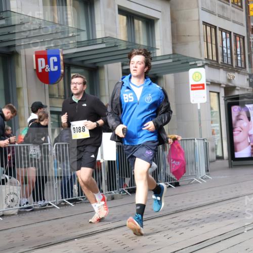 05.10.2025 - 20. swb-Marathon Bremen Strokosch-Dieckow http://msf.ph/oto/9254525 05.10.2025 10:56:30 Ziel 8118, 9188, 9266, 9451, 9669, 9937, 10059, 10069, 10105, 10145, 10397, 10644, 10683, 10845, 10867, 10924, 11168, 11274, 11426, 11475, 11675, 11734, 8118, 9188, 9266, 9451, 9669, 9937, 10059, 10069, 10105, 10145, 10397, 10644, 10683, 10845, 10867, 10924, 11168, 11274, 11426, 11475, 11675, 11734 meine-sportfotos.de