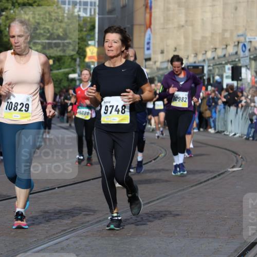 05.10.2025 - 20. swb-Marathon Bremen Strokosch-Dieckow http://msf.ph/oto/9254534 05.10.2025 11:02:18 Ziel 9748, 10093, 10130, 10194, 10821, 10829, 10982, 10983, 11340, 11386, 11646 meine-sportfotos.de
