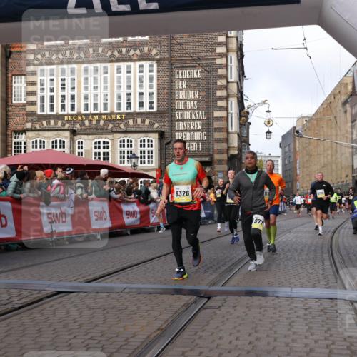 05.10.2025 - 20. swb-Marathon Bremen Yannick Fuchs http://msf.ph/oto/9254535 05.10.2025 10:54:54 Ziel 8326, 9282, 9295, 9436, 9591, 9754, 9776, 10007, 10232, 10233, 10487, 10770, 11163, 11276 meine-sportfotos.de