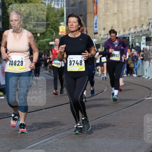 05.10.2025 - 20. swb-Marathon Bremen Strokosch-Dieckow http://msf.ph/oto/9254559 05.10.2025 11:02:18 Ziel 9748, 10093, 10130, 10194, 10821, 10829, 10982, 10983, 11340, 11386, 11646 meine-sportfotos.de
