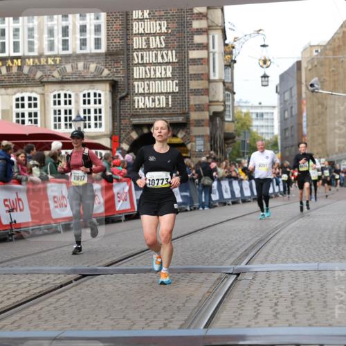 05.10.2025 - 20. swb-Marathon Bremen Yannick Fuchs http://msf.ph/oto/9254577 05.10.2025 10:46:02 Ziel 9285, 9397, 9876, 10773, 11617 meine-sportfotos.de