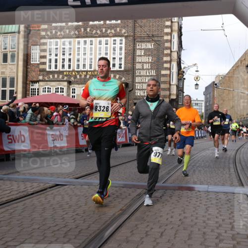 05.10.2025 - 20. swb-Marathon Bremen Yannick Fuchs http://msf.ph/oto/9254598 05.10.2025 10:54:55 Ziel 8326, 9282, 9295, 9436, 9560, 9591, 9754, 9776, 10007, 10024, 10232, 10233, 10487, 10770, 11163, 11276 meine-sportfotos.de