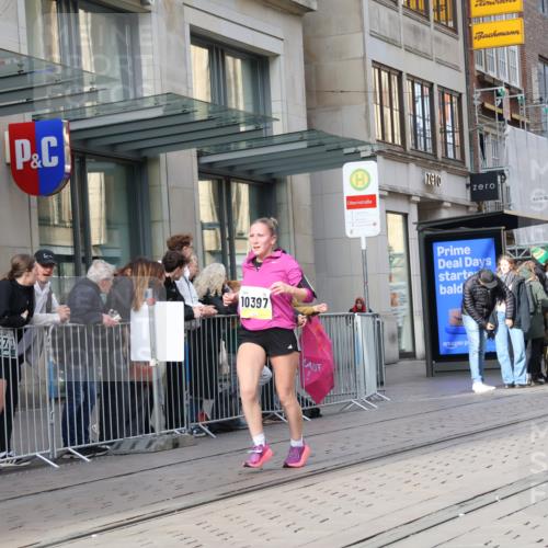 05.10.2025 - 20. swb-Marathon Bremen Strokosch-Dieckow http://msf.ph/oto/9254632 05.10.2025 10:56:36 Ziel 5172, 9188, 9231, 9266, 9314, 9451, 9669, 9797, 9937, 10059, 10069, 10105, 10145, 10397, 10845, 10867, 10924, 11168, 11274, 11426, 11435, 11566, 11675, 11734, 5172, 9188, 9231, 9266, 9314, 9451, 9669, 9797, 9937, 10059, 10069, 10105, 10145, 10397, 10845, 10867, 10924, 11168, 11274, 11426, 11435, 11566, 11675, 11734 meine-sportfotos.de