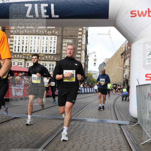 05.10.2025 - 20. swb-Marathon Bremen Yannick Fuchs http://msf.ph/oto/9254703 05.10.2025 10:54:57 Ziel 8326, 9282, 9295, 9436, 9560, 9591, 9754, 9776, 10007, 10024, 10232, 10233, 10487, 10609, 10770, 11163, 11276, 11373 meine-sportfotos.de