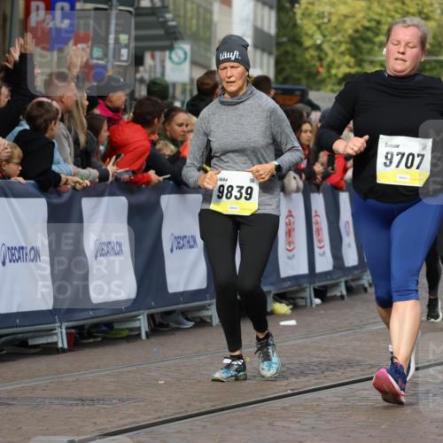 05.10.2025 - 20. swb-Marathon Bremen Strokosch-Dieckow http://msf.ph/oto/9254752 05.10.2025 11:02:25 Ziel 9468, 9647, 9707, 9802, 9839, 10093, 10194, 10615, 10982, 10983, 11110, 11386, 11537, 11538, 11711 meine-sportfotos.de