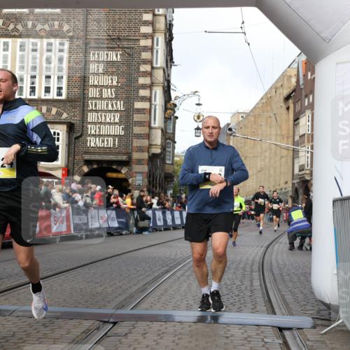 05.10.2025 - 20. swb-Marathon Bremen Yannick Fuchs http://msf.ph/oto/9254812 05.10.2025 10:54:58 Ziel 8326, 9282, 9295, 9436, 9560, 9591, 9754, 9776, 10024, 10232, 10233, 10487, 10609, 10770, 11163, 11276, 11373 meine-sportfotos.de