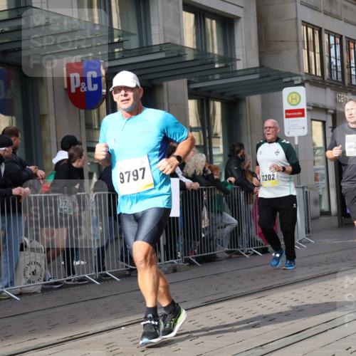 05.10.2025 - 20. swb-Marathon Bremen Strokosch-Dieckow http://msf.ph/oto/9254842 05.10.2025 10:56:46 Ziel 5172, 9231, 9292, 9314, 9450, 9451, 9489, 9577, 9669, 9797, 9937, 9947, 10069, 10105, 10169, 10293, 10397, 10545, 10657, 10867, 10917, 11015, 11138, 11168, 11202, 11274, 11434, 11435, 11566, 11596, 11686, 5172, 9231, 9292, 9314, 9450, 9451, 9489, 9577, 9669, 9797, 9937, 9947, 10069, 10105, 10169, 10293, 10397, 10545, 10657, 10867, 10917, 11015, 11138, 11168, 11202, 11274, 11434, 11435, 11566, 11596, 11686 meine-sportfotos.de
