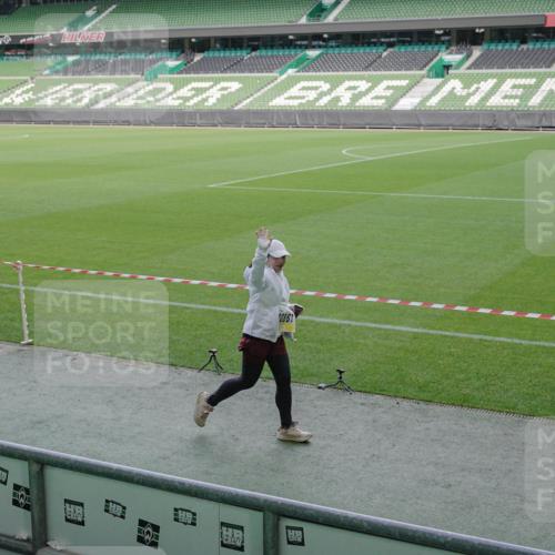 05.10.2025 - 20. swb-Marathon Bremen Michael Burmester http://msf.ph/oto/9254869 05.10.2025 10:43:05 Laufen im Stadion 8225, 9185, 9212, 9276, 9288, 9410, 9476, 9481, 9493, 9526, 9557, 9664, 9675, 9680, 9726, 9731, 9732, 9734, 9736, 9760, 9784, 9806, 9822, 9823, 9826, 9848, 9861, 9867, 9912, 9945, 9999, 10074, 10146, 10183, 10245, 10315, 10316, 10365, 10366, 10396, 10399, 10412, 10415, 10417, 10433, 10463, 10596, 10684, 10849, 10860, 10861, 10962, 10969, 11030, 11073, 11083, 11112, 11113, 11157, 11161, 11170, 11172, 11215, 11240, 11242, 11285, 11331, 11404, 11536, 9519, 9648, 9972 meine-sportfotos.de