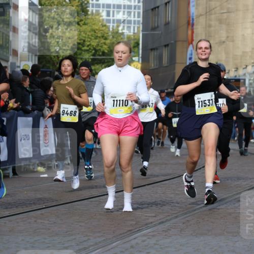 05.10.2025 - 20. swb-Marathon Bremen Strokosch-Dieckow http://msf.ph/oto/9254884 05.10.2025 11:02:28 Ziel 9468, 9647, 9707, 9802, 9839, 10033, 10595, 10598, 10615, 11110, 11160, 11537, 11538, 11711 meine-sportfotos.de