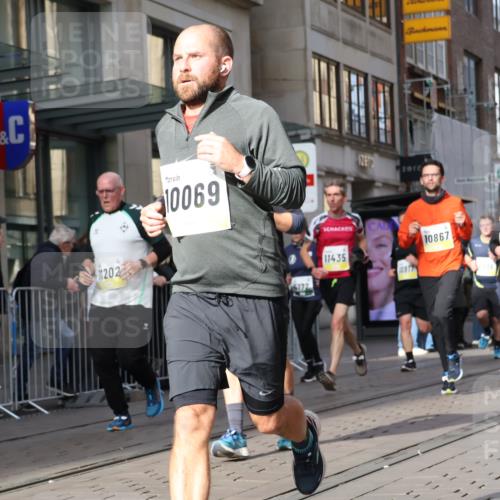 05.10.2025 - 20. swb-Marathon Bremen Strokosch-Dieckow http://msf.ph/oto/9254885 05.10.2025 10:56:47 Ziel 5172, 9231, 9292, 9314, 9450, 9451, 9489, 9577, 9797, 9844, 9937, 9947, 10069, 10105, 10169, 10293, 10397, 10545, 10657, 10867, 10917, 11015, 11138, 11168, 11202, 11434, 11435, 11566, 11596, 11686, 5172, 9231, 9292, 9314, 9450, 9451, 9489, 9577, 9797, 9844, 9937, 9947, 10069, 10105, 10169, 10293, 10397, 10545, 10657, 10867, 10917, 11015, 11138, 11168, 11202, 11434, 11435, 11566, 11596, 11686 meine-sportfotos.de