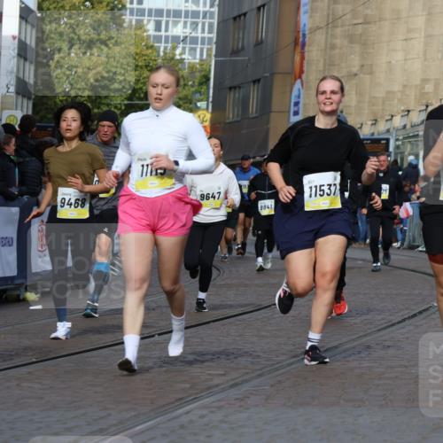 05.10.2025 - 20. swb-Marathon Bremen Strokosch-Dieckow http://msf.ph/oto/9254922 05.10.2025 11:02:28 Ziel 9468, 9647, 9707, 9802, 9839, 10033, 10595, 10598, 10615, 11110, 11160, 11537, 11538, 11711 meine-sportfotos.de