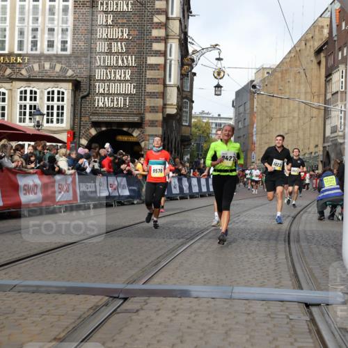 05.10.2025 - 20. swb-Marathon Bremen Yannick Fuchs http://msf.ph/oto/9254992 05.10.2025 10:55:01 Ziel 8326, 9427, 9436, 9560, 9570, 9776, 10024, 10231, 10232, 10233, 10487, 10609, 10770, 11163, 11276, 11373, 11470 meine-sportfotos.de