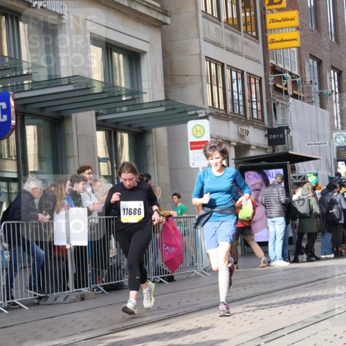 05.10.2025 - 20. swb-Marathon Bremen Strokosch-Dieckow http://msf.ph/oto/9254999 05.10.2025 10:56:52 Ziel 5172, 7101, 9231, 9260, 9292, 9314, 9450, 9451, 9489, 9550, 9577, 9797, 9844, 9937, 9947, 10069, 10169, 10281, 10293, 10367, 10545, 10645, 10657, 10867, 10917, 11015, 11138, 11202, 11434, 11435, 11566, 11596, 11686, 5172, 7101, 9231, 9260, 9292, 9314, 9450, 9451, 9489, 9550, 9577, 9797, 9844, 9937, 9947, 10069, 10169, 10281, 10293, 10367, 10545, 10645, 10657, 10867, 10917, 11015, 11138, 11202, 11434, 11435, 11566, 11596, 11686 meine-sportfotos.de
