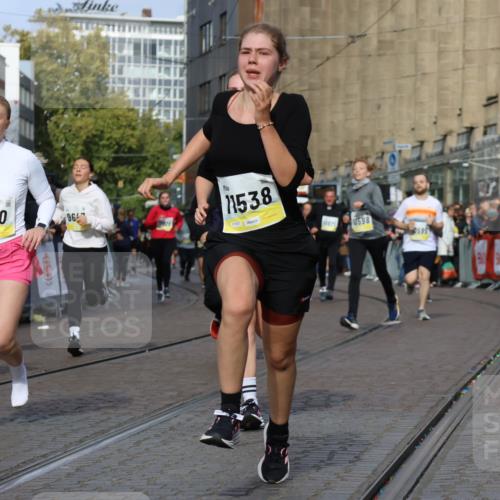 05.10.2025 - 20. swb-Marathon Bremen Strokosch-Dieckow http://msf.ph/oto/9255027 05.10.2025 11:02:30 Ziel 9468, 9647, 9707, 9802, 9839, 10033, 10595, 10598, 10615, 11110, 11160, 11537, 11538, 11711 meine-sportfotos.de