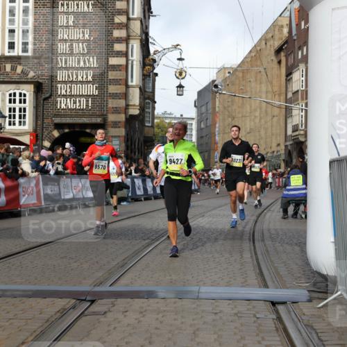 05.10.2025 - 20. swb-Marathon Bremen Yannick Fuchs http://msf.ph/oto/9255034 05.10.2025 10:55:02 Ziel 9427, 9436, 9560, 9570, 10024, 10231, 10232, 10233, 10487, 10609, 10770, 11163, 11276, 11320, 11373, 11470 meine-sportfotos.de