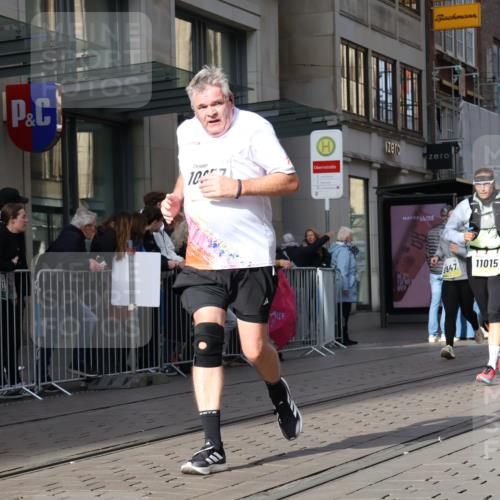 05.10.2025 - 20. swb-Marathon Bremen Strokosch-Dieckow http://msf.ph/oto/9255109 05.10.2025 10:56:58 Ziel 5172, 7101, 9000, 9215, 9231, 9260, 9292, 9314, 9450, 9489, 9550, 9577, 9844, 9947, 10169, 10281, 10293, 10367, 10545, 10645, 10657, 10917, 10950, 11015, 11138, 11202, 11434, 11566, 11596, 11606, 11686, 5172, 7101, 9000, 9215, 9231, 9260, 9292, 9314, 9450, 9489, 9550, 9577, 9844, 9947, 10169, 10281, 10293, 10367, 10545, 10645, 10657, 10917, 10950, 11015, 11138, 11202, 11434, 11566, 11596, 11606, 11686 meine-sportfotos.de