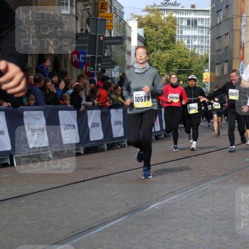 05.10.2025 - 20. swb-Marathon Bremen Strokosch-Dieckow http://msf.ph/oto/9255117 05.10.2025 11:02:34 Ziel 9468, 9647, 9802, 9839, 9841, 10033, 10510, 10595, 10598, 10615, 10825, 10826, 11110, 11160, 11711 meine-sportfotos.de
