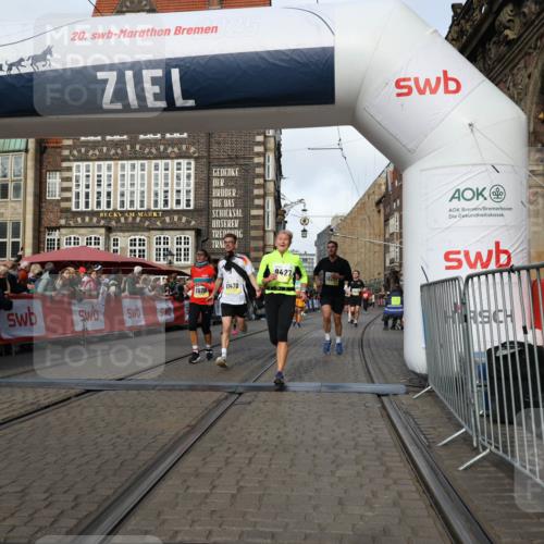 05.10.2025 - 20. swb-Marathon Bremen Yannick Fuchs http://msf.ph/oto/9255128 05.10.2025 10:55:03 Ziel 9427, 9436, 9560, 9570, 10024, 10231, 10232, 10233, 10487, 10609, 10770, 11163, 11320, 11373, 11470 meine-sportfotos.de