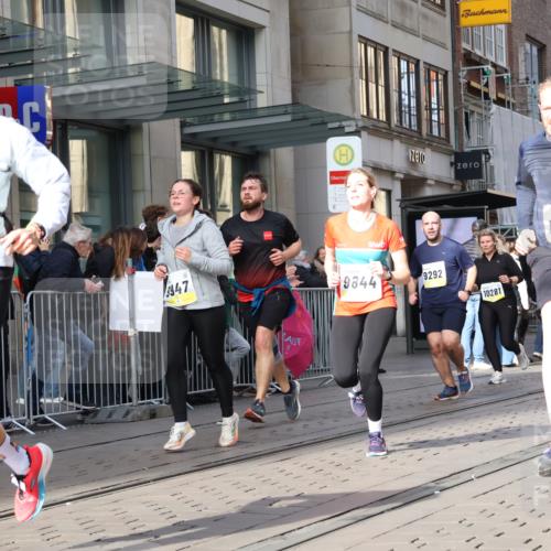 05.10.2025 - 20. swb-Marathon Bremen Strokosch-Dieckow http://msf.ph/oto/9255165 05.10.2025 10:57:01 Ziel 7101, 9000, 9215, 9231, 9260, 9292, 9314, 9450, 9489, 9550, 9577, 9625, 9844, 9904, 9914, 9947, 9962, 10139, 10169, 10281, 10293, 10367, 10545, 10645, 10657, 10917, 10950, 11015, 11138, 11202, 11434, 11596, 11606, 11686, 7101, 9000, 9215, 9231, 9260, 9292, 9314, 9450, 9489, 9550, 9577, 9625, 9844, 9904, 9914, 9947, 9962, 10139, 10169, 10281, 10293, 10367, 10545, 10645, 10657, 10917, 10950, 11015, 11138, 11202, 11434, 11596, 11606, 11686 meine-sportfotos.de