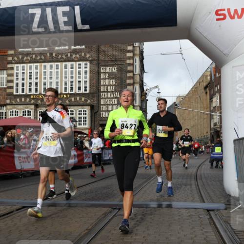 05.10.2025 - 20. swb-Marathon Bremen Yannick Fuchs http://msf.ph/oto/9255191 05.10.2025 10:55:04 Ziel 9427, 9560, 9570, 10024, 10231, 10232, 10233, 10609, 11320, 11373, 11470, 11507, 11523 meine-sportfotos.de