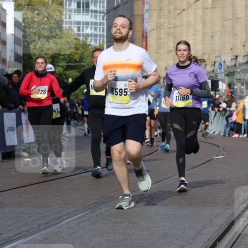 05.10.2025 - 20. swb-Marathon Bremen Strokosch-Dieckow http://msf.ph/oto/9255206 05.10.2025 11:02:35 Ziel 9468, 9647, 9841, 10033, 10510, 10595, 10598, 10825, 10826, 11024, 11110, 11160, 11711 meine-sportfotos.de