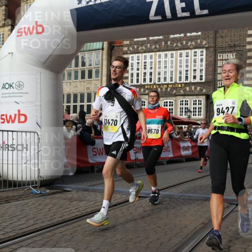 05.10.2025 - 20. swb-Marathon Bremen Yannick Fuchs http://msf.ph/oto/9255216 05.10.2025 10:55:04 Ziel 9427, 9560, 9570, 10024, 10231, 10232, 10233, 10609, 11320, 11373, 11470, 11507, 11523 meine-sportfotos.de