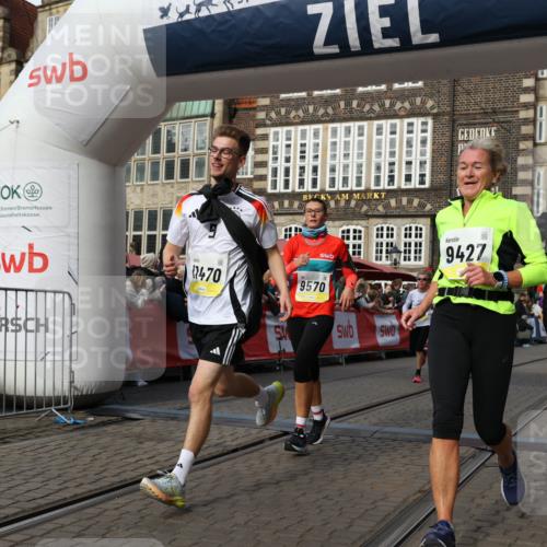 05.10.2025 - 20. swb-Marathon Bremen Yannick Fuchs http://msf.ph/oto/9255224 05.10.2025 10:55:04 Ziel 9427, 9560, 9570, 10024, 10231, 10232, 10233, 10609, 11320, 11373, 11470, 11507, 11523 meine-sportfotos.de