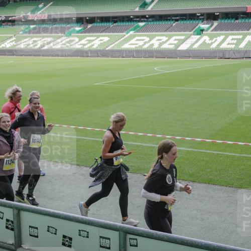 05.10.2025 - 20. swb-Marathon Bremen Michael Burmester http://msf.ph/oto/9255327 05.10.2025 10:43:20 Laufen im Stadion 9185, 9288, 9380, 9476, 9493, 9526, 9561, 9664, 9675, 9726, 9731, 9732, 9734, 9736, 9760, 9784, 9806, 9822, 9823, 9826, 9848, 9861, 9867, 9895, 9912, 10074, 10146, 10183, 10245, 10288, 10315, 10316, 10399, 10412, 10433, 10435, 10491, 10512, 10515, 10552, 10596, 10849, 10861, 10962, 10969, 11030, 11073, 11083, 11113, 11157, 11161, 11170, 11215, 11240, 11242, 11285, 11331, 11404, 11536, 8225, 9212, 9276, 9481, 9945, 9972 meine-sportfotos.de