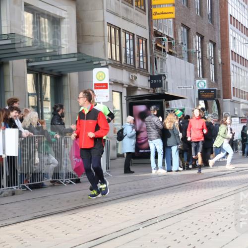 05.10.2025 - 20. swb-Marathon Bremen Strokosch-Dieckow http://msf.ph/oto/9255332 05.10.2025 10:57:11 Ziel 7101, 9000, 9215, 9260, 9292, 9309, 9372, 9450, 9550, 9585, 9625, 9747, 9844, 9904, 9914, 9943, 9962, 10139, 10169, 10225, 10250, 10281, 10329, 10367, 10555, 10645, 10694, 10739, 10754, 10950, 11352, 11360, 11520, 11521, 11583, 11606, 7101, 9000, 9215, 9260, 9292, 9309, 9372, 9450, 9550, 9585, 9625, 9747, 9844, 9904, 9914, 9943, 9962, 10139, 10169, 10225, 10250, 10281, 10329, 10367, 10555, 10645, 10694, 10739, 10754, 10950, 11606 meine-sportfotos.de