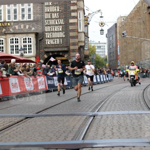 05.10.2025 - 20. swb-Marathon Bremen Yannick Fuchs http://msf.ph/oto/9255356 05.10.2025 10:46:25 Ziel 9351, 9362, 9400, 9921, 11462 meine-sportfotos.de