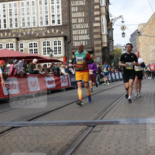 05.10.2025 - 20. swb-Marathon Bremen Yannick Fuchs http://msf.ph/oto/9255373 05.10.2025 10:55:06 Ziel 9427, 9475, 9570, 9791, 10231, 10609, 11320, 11373, 11470, 11507, 11523 meine-sportfotos.de