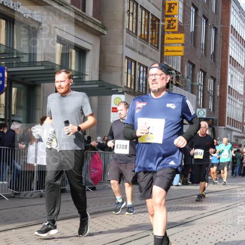 05.10.2025 - 20. swb-Marathon Bremen Strokosch-Dieckow http://msf.ph/oto/9255374 05.10.2025 10:57:16 Ziel 7101, 9000, 9215, 9309, 9372, 9585, 9625, 9747, 9904, 9914, 9943, 9962, 9979, 10139, 10225, 10250, 10329, 10341, 10555, 10645, 10694, 10739, 10754, 10950, 11352, 11360, 11457, 11520, 11521, 11583, 11606, 11731, 11744, 7101, 9000, 9215, 9309, 9372, 9585, 9625, 9747, 9904, 9914, 9943, 9962, 9979, 10139, 10225, 10250, 10329, 10341, 10555, 10645, 10694, 10739, 10754, 10950, 11606 meine-sportfotos.de