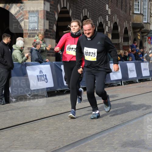 05.10.2025 - 20. swb-Marathon Bremen Strokosch-Dieckow http://msf.ph/oto/9255394 05.10.2025 11:02:39 Ziel 9331, 9360, 9516, 9841, 10510, 10530, 10803, 10804, 10825, 10826, 11024 meine-sportfotos.de