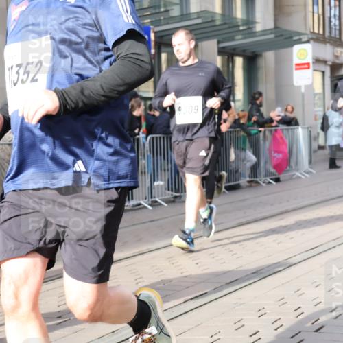 05.10.2025 - 20. swb-Marathon Bremen Strokosch-Dieckow http://msf.ph/oto/9255417 05.10.2025 10:57:17 Ziel 9000, 9215, 9309, 9372, 9585, 9625, 9747, 9904, 9914, 9943, 9962, 9979, 10139, 10225, 10250, 10329, 10341, 10555, 10645, 10694, 10739, 10754, 10890, 10950, 11352, 11360, 11457, 11520, 11521, 11575, 11583, 11606, 11731, 11744, 9000, 9215, 9309, 9372, 9585, 9625, 9747, 9904, 9914, 9943, 9962, 9979, 10139, 10225, 10250, 10329, 10341, 10555, 10645, 10694, 10739, 10754, 10890, 10950, 11606 meine-sportfotos.de